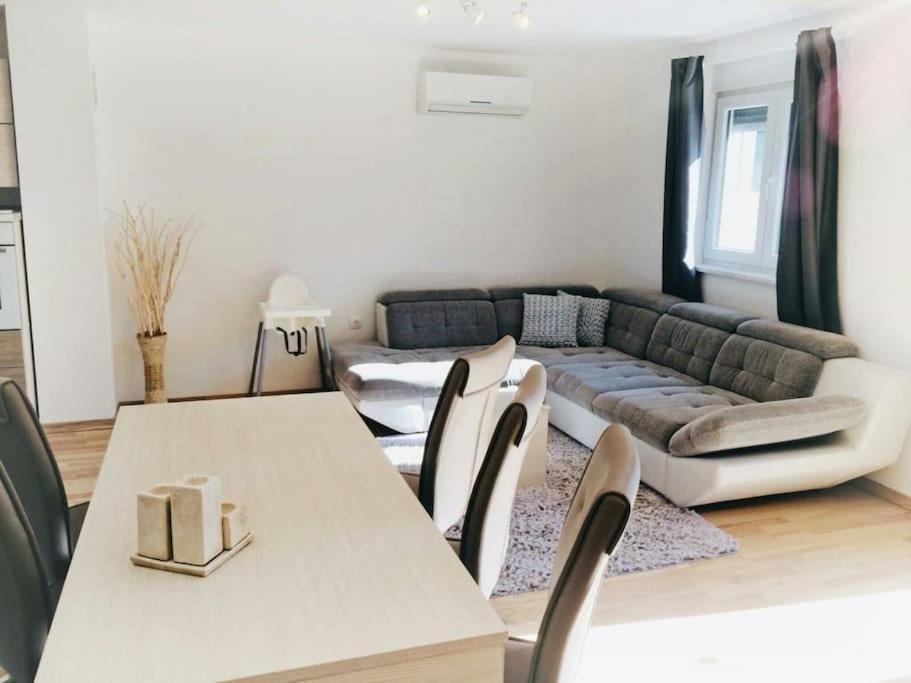 Liam Apartment พูลา ภายนอก รูปภาพ