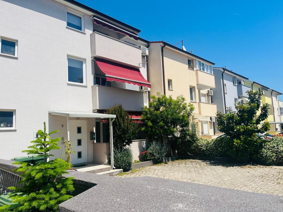Liam Apartment พูลา ภายนอก รูปภาพ